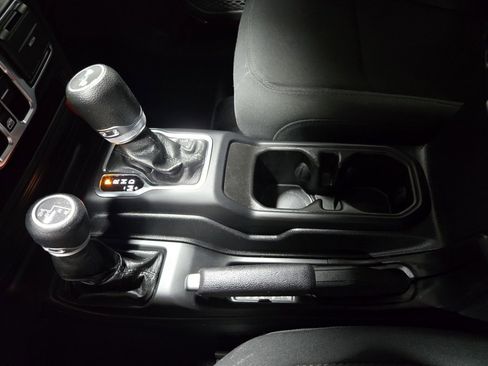 Used 2021 Jeep Wrangler Unlimited Sport image 27