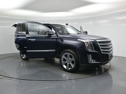 Used 2020 Cadillac Escalade Platinum image 34