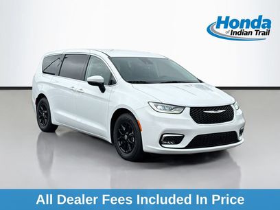 Used 2023 Chrysler Pacifica Touring-L