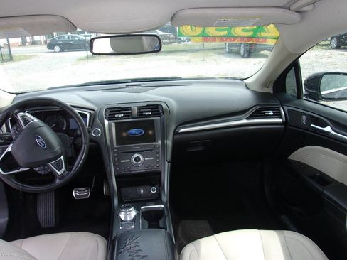 Used 2017 Ford Fusion Titanium FWD image 13