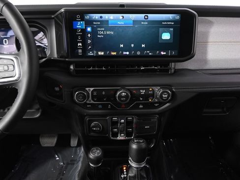Used 2025 Jeep Wrangler Unlimited Sahara AWD/4WD image 26