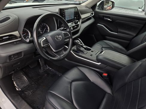 Certified 2022 Toyota Highlander XLE image 8