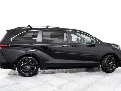 Used 2024 Toyota Sienna XSE w/ XSE Premium Package FWD image 6
