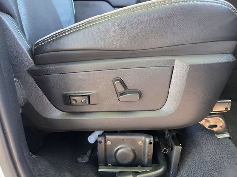 Used 2025 RAM 2500 Laramie AWD/4WD image 9