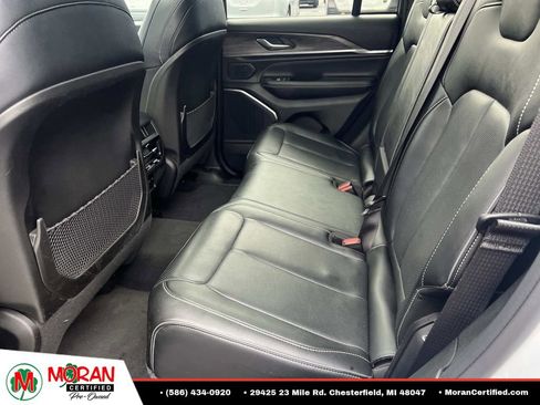Used 2023 Jeep Grand Cherokee Overland AWD/4WD image 13