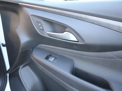 Used 2025 Buick Envista Sport Touring FWD image 8