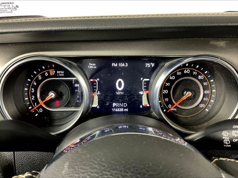 Used 2018 Jeep Wrangler Unlimited Sahara AWD/4WD image 12