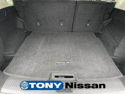 Used 2022 Nissan Rogue SV image 11