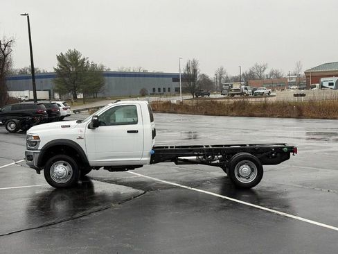 New 2026 RAM 5500 Tradesman w/ Chrome Appearance Group image 2