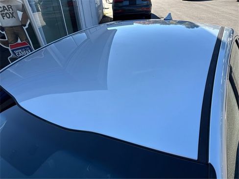 Used 2017 Kia Cadenza Premium image 13