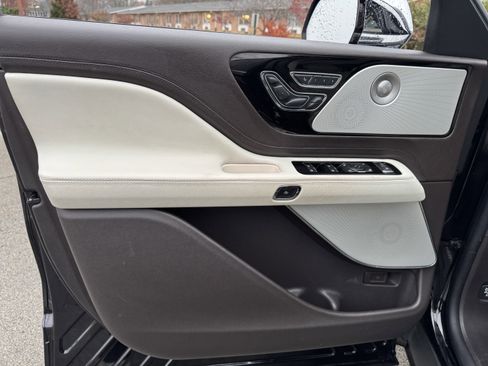 Used 2022 Lincoln Aviator Black Label w/ Dynamic Handling Package image 23