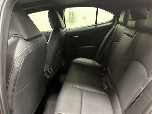 Used 2019 Lexus UX 250h w/ Premium Package image 31