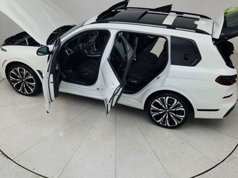 Used 2024 BMW X7 xDrive40i w/ M Sport Package AWD/4WD image 90