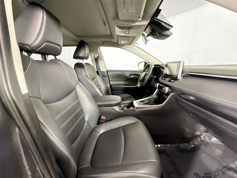 Certified 2020 Toyota RAV4 XLE Premium image 44