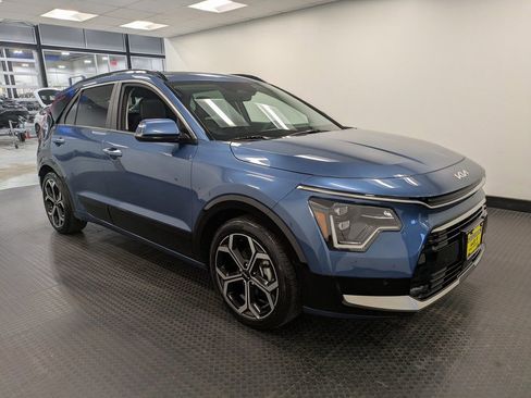 Certified 2024 Kia Niro SX Touring image 3