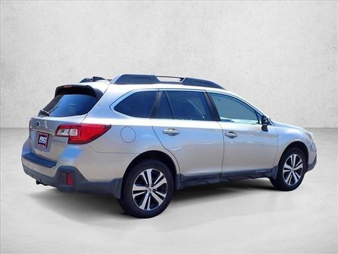 Used 2018 Subaru Outback 2.5i Limited AWD/4WD image 14