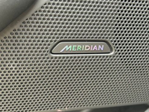 Used 2025 Land Rover Range Rover Velar S image 29