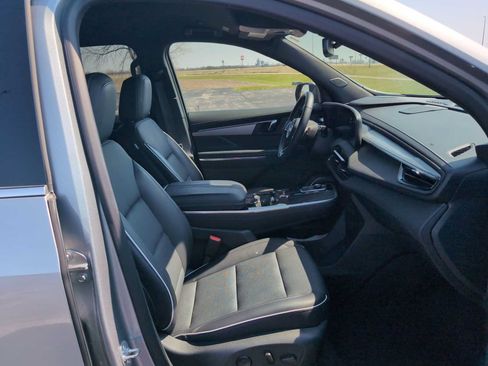 Used 2025 Buick Enclave Preferred AWD/4WD image 29