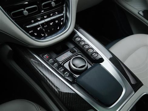 Used 2022 Aston Martin DBX AWD/4WD image 20
