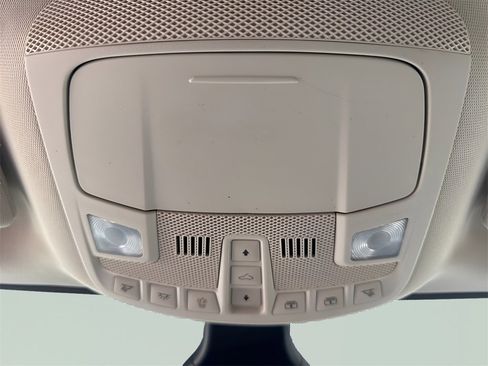 Used 2020 Ford Edge Titanium image 31