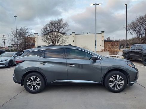 Used 2019 Nissan Murano SV image 2