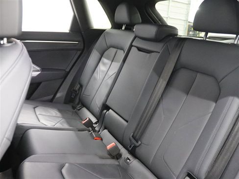 Used 2023 Audi Q3 2.0T Premium image 12