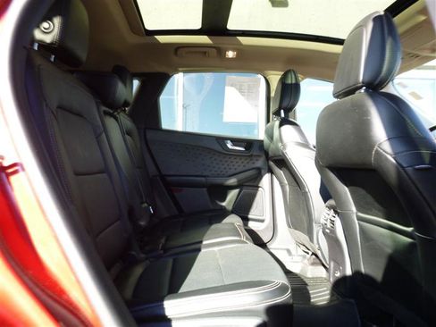 Used 2020 Ford Escape Titanium image 7