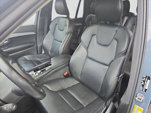Used 2022 Volvo XC90 T5 Momentum w/ Climate Package image 16