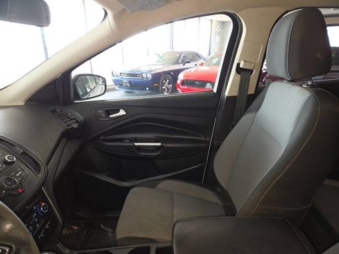 Used 2017 Ford Escape SE w/ SE Cold Weather Package FWD image 16