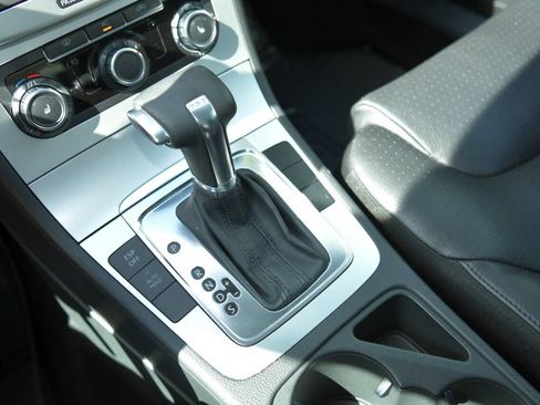 Used 2010 Volkswagen Passat Komfort image 26