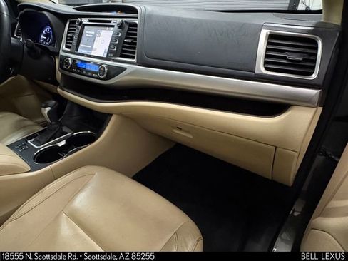 Used 2016 Toyota Highlander XLE FWD image 27