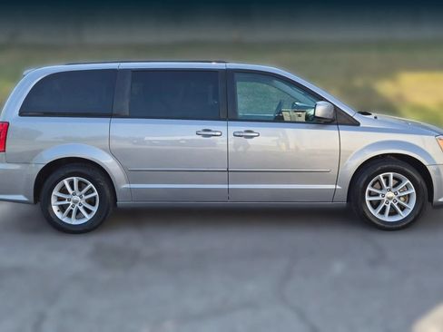 Used 2016 Dodge Grand Caravan SXT FWD image 3