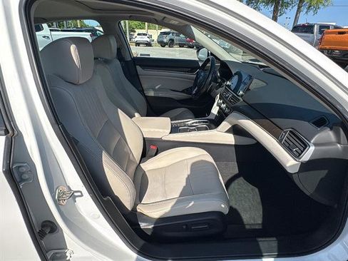 Used 2019 Honda Accord Touring image 14