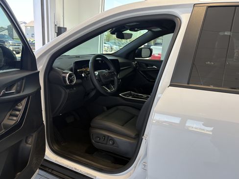 Used 2025 Chevrolet Equinox LT w/ Convenience Package II FWD image 10
