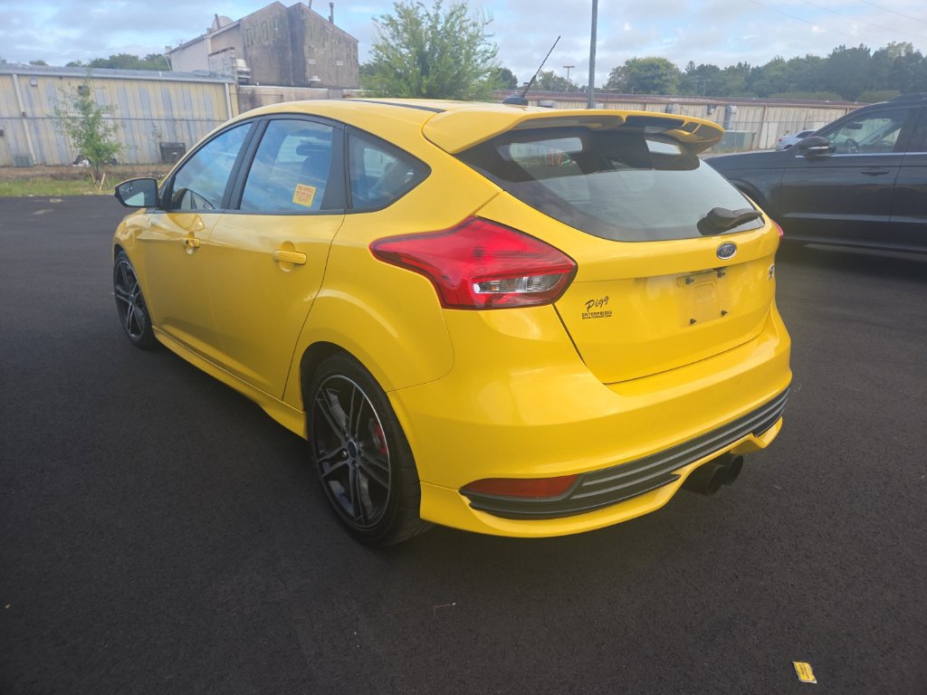 Used 2017 Ford Focus ST w/ Equipment Group 401A FWD image 5