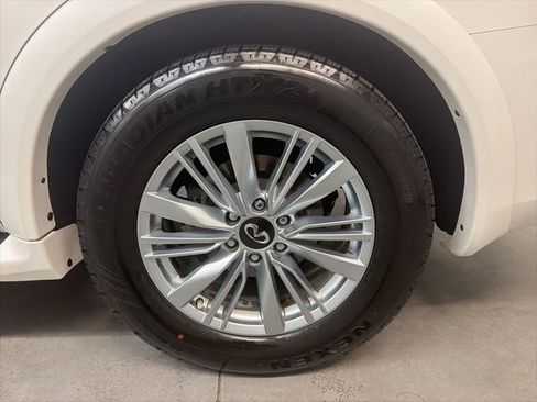 Used 2019 INFINITI QX80 Luxe w/ All-Season Package image 10