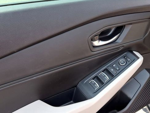 Used 2023 Honda Accord EX image 12