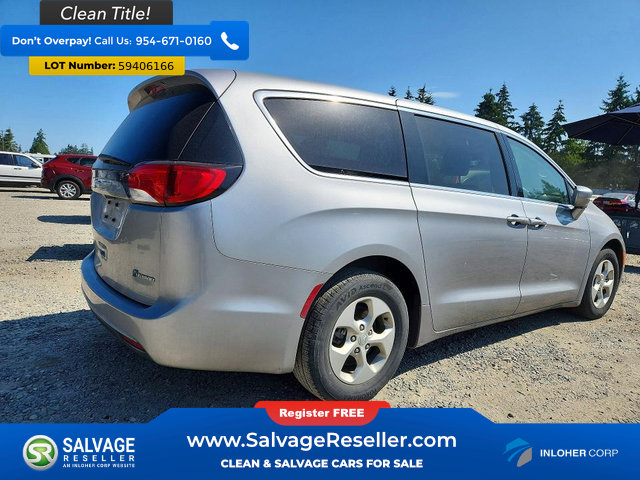 Used 2017 Chrysler Pacifica Touring Plus FWD image 4