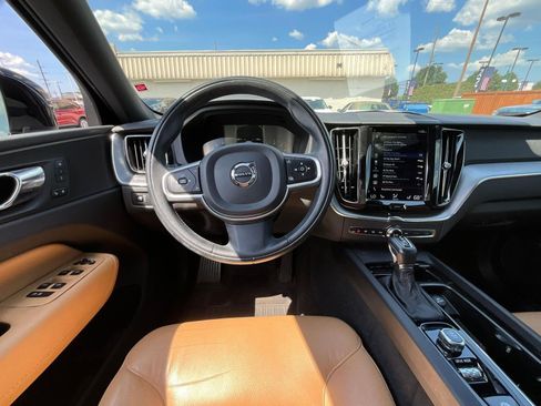Used 2020 Volvo XC60 T6 Momentum w/ Protection Package Premier AWD/4WD image 8