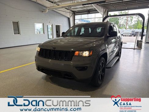 Used 2020 Jeep Grand Cherokee Laredo AWD/4WD image 1