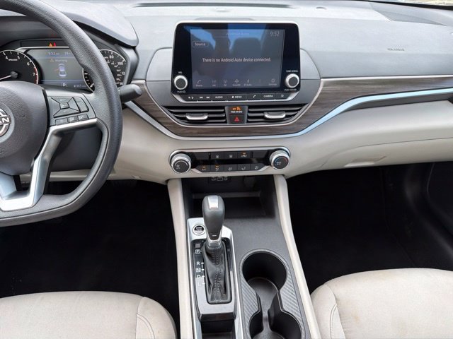 Used 2025 Nissan Altima 2.5 SV FWD image 18