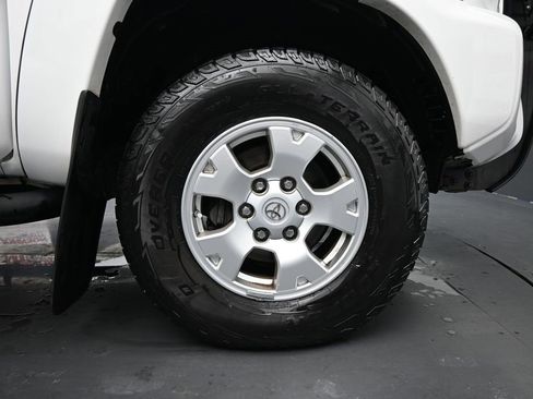 Used 2015 Toyota Tacoma PreRunner w/ SR5 Package image 11