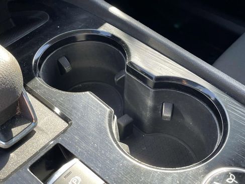 Used 2023 Nissan Rogue S image 29