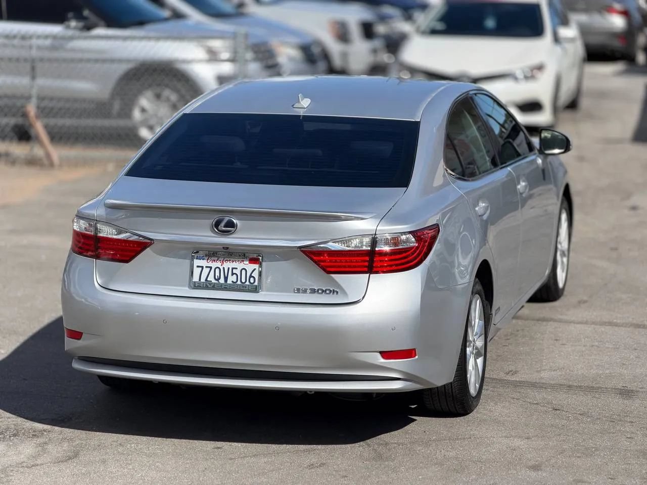 Used 2014 Lexus ES 300h w/ Premium Package w/Bamboo Trim FWD image 14
