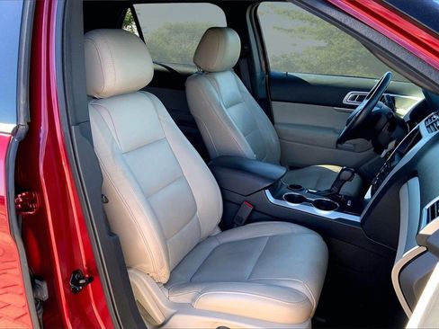 Used 2015 Ford Explorer XLT w/ Equipment Group 202B image 27