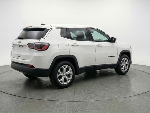 Used 2025 Jeep Compass Latitude AWD/4WD image 9