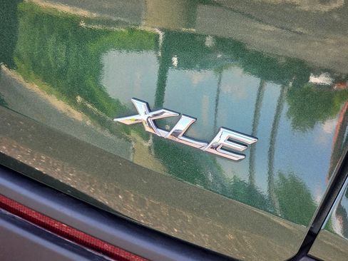 Used 2026 Toyota Sienna XLE FWD image 6