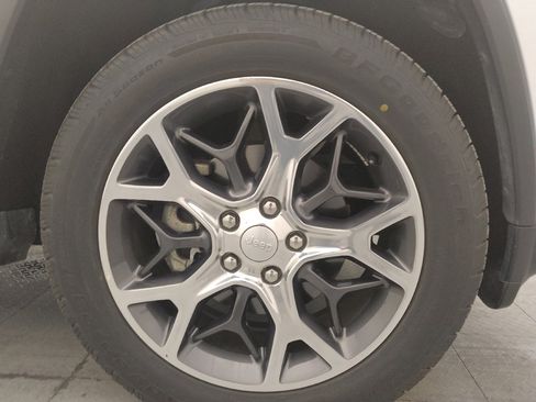 Used 2019 Jeep Grand Cherokee Limited AWD/4WD image 31