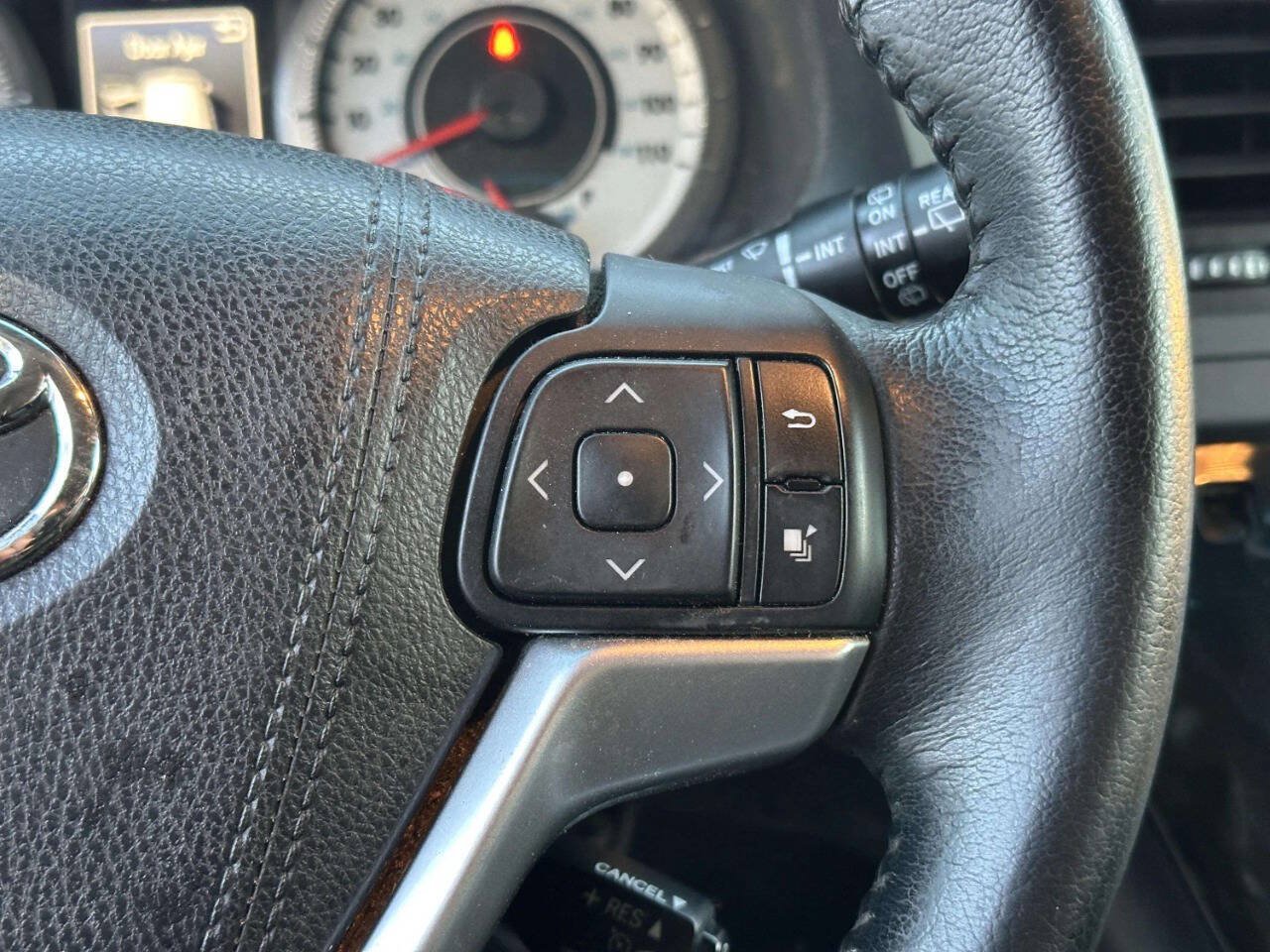 Used 2015 Toyota Sienna SE Premium FWD image 25