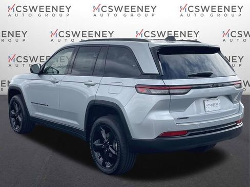 New 2025 Jeep Grand Cherokee Altitude RWD image 5